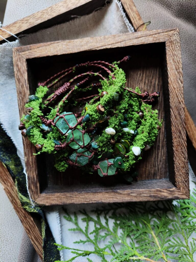 Made of green fluorite, coral fleece, mother-of-pearl fragments, and waxed cord.