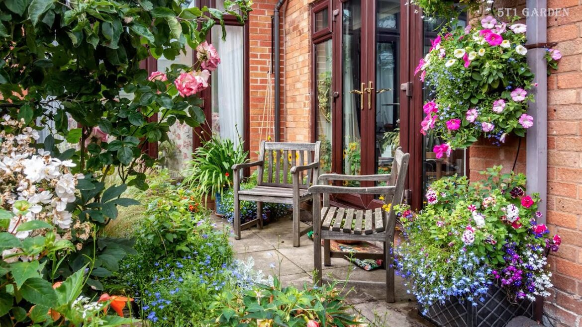 Make the Most of Your Backyard: Create a Cute Little Garden Corner in a Small Space!