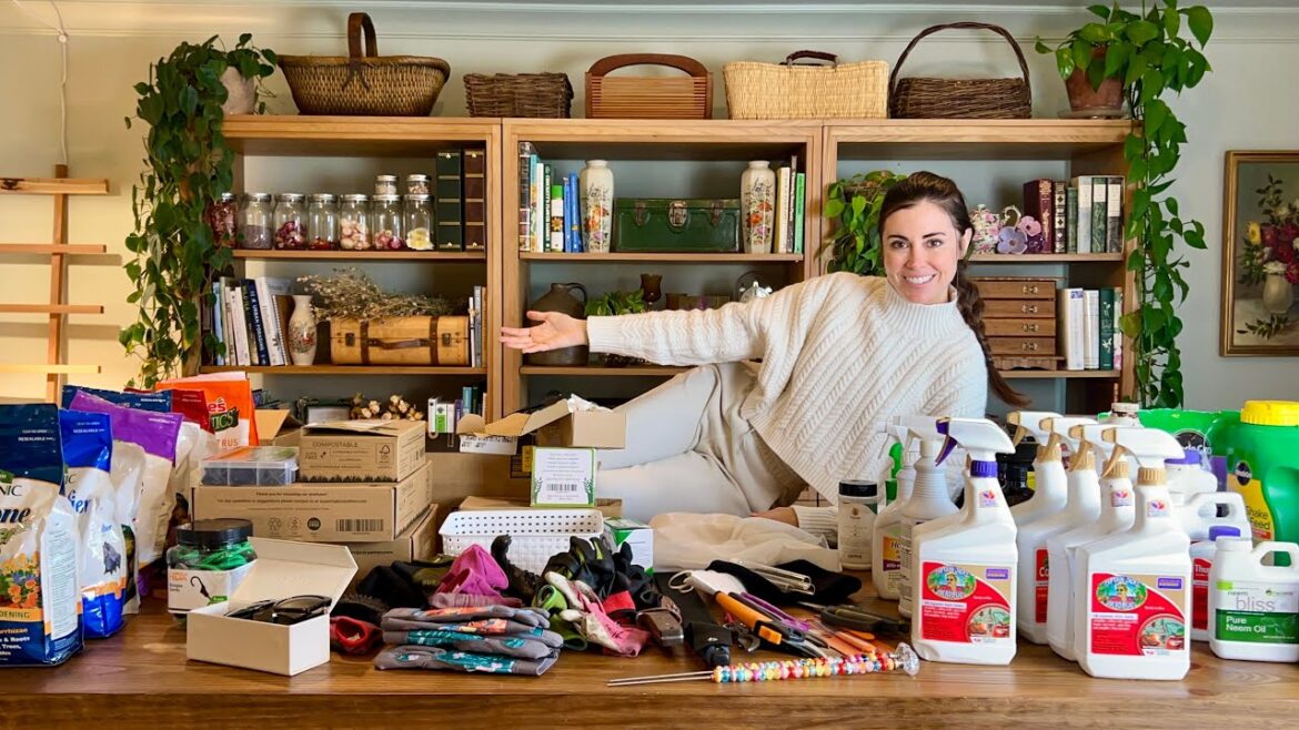 Decluttering ALL My Garden Supplies 🙌🪴 + My Favorite Products For My Container Garden!