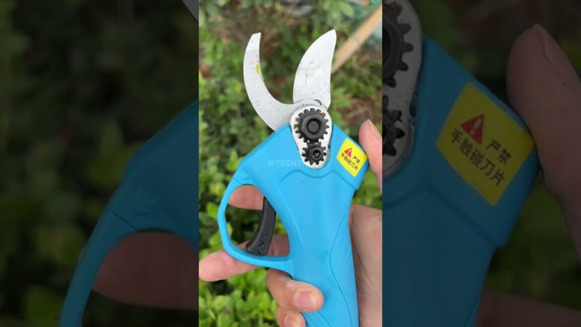Cut Like a Pro! The Electric Shear Every Gardener Needs! Cut Like a Pro! The Electric Shear Every Gardener Needs!