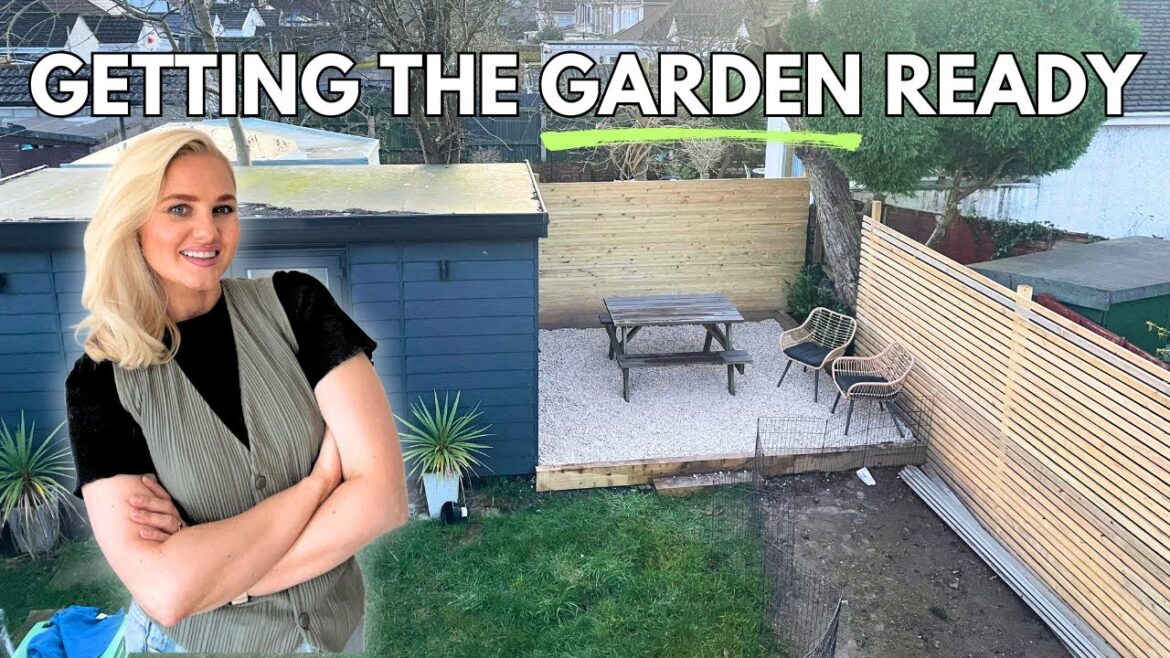 How to Transform Your Garden with Slatted Fencing & Cotswold Stones