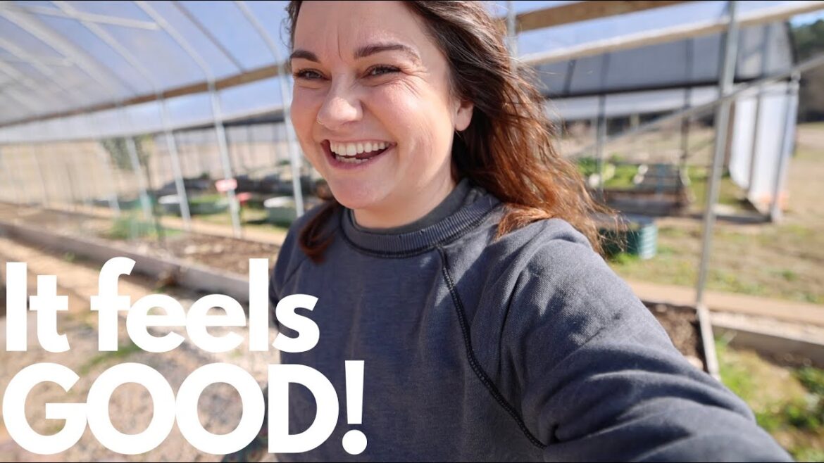 It feels good to garden! (Onion Planting Day) | VLOG