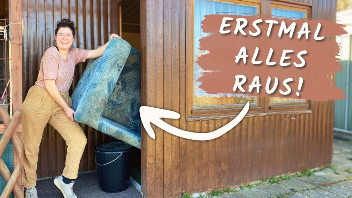 Erstmal ALLES raus! 🧹 Gartenhütte ausmisten + meine Renovierungspläne 🛠️🛖