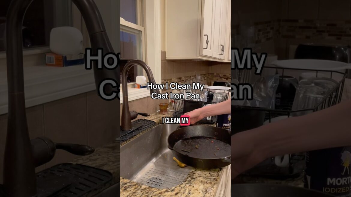 How to clean your cast iron pan 🍳 #shorts #healthycooking #nontoxic