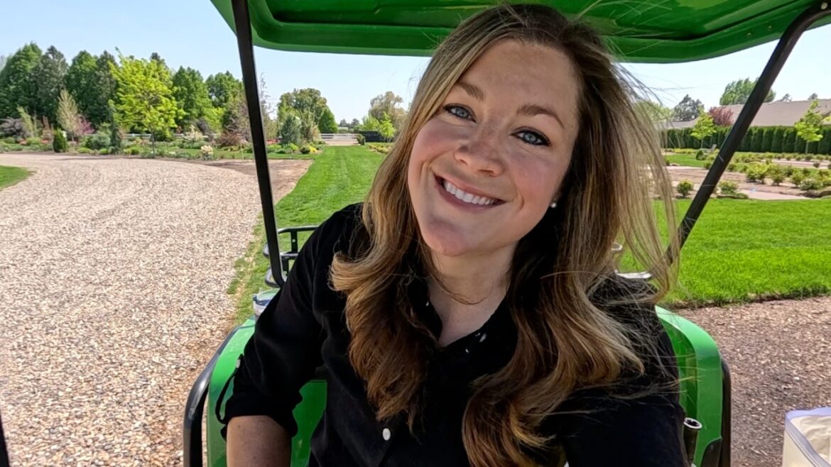 Garden Answer: HUGE Annual Load + Some Planting in the Formal Flower Garden! 🌸🌼🌻 // Garden Answer HUGE Annual Load + Some Planting in the Formal Flower Garden! 🌸🌼🌻 // Garden Answer