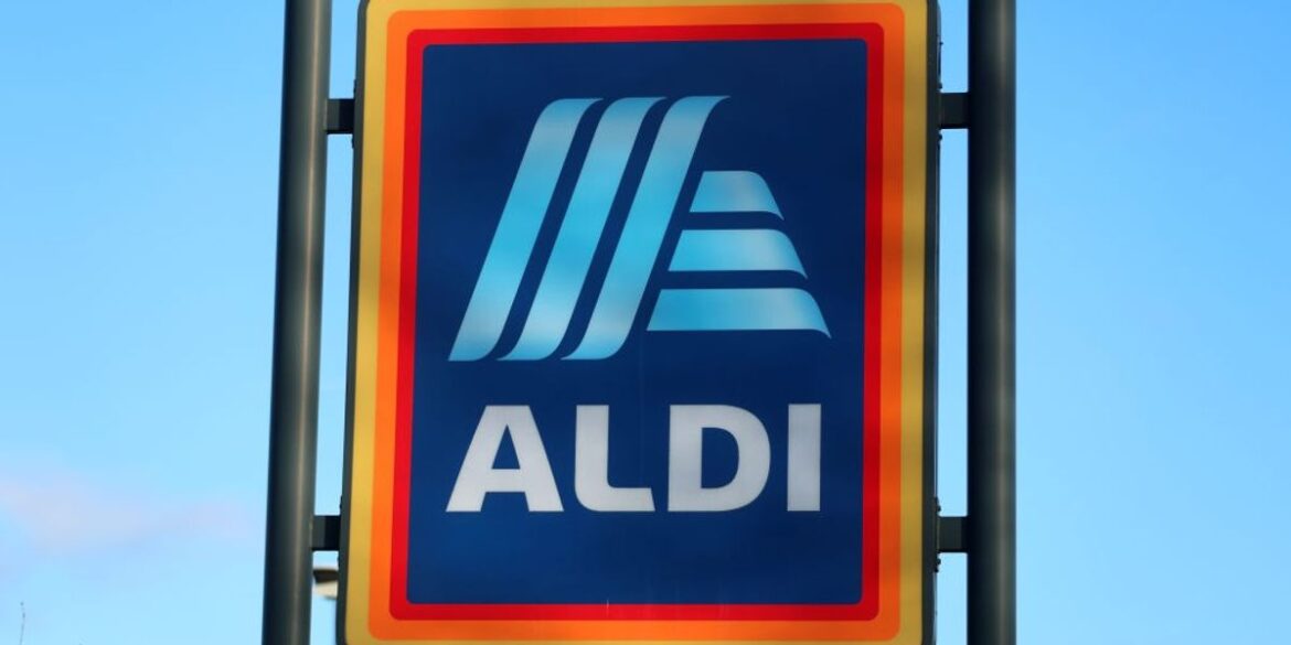 Aldi’s latest range set to ‘transform’ gardens into ‘tropical paradise’ from just £5 while stocks last Aldi's latest range set to 'transform' gardens into 'tropical paradise' from just £5 while stocks last