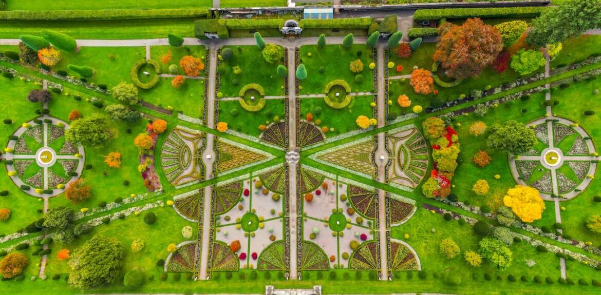 Well-Designed Gardens Help People Relax Immediately by Provoking a Wandering Gaze Well-Designed Gardens Help People Relax Immediately by Provoking a Wandering Gaze