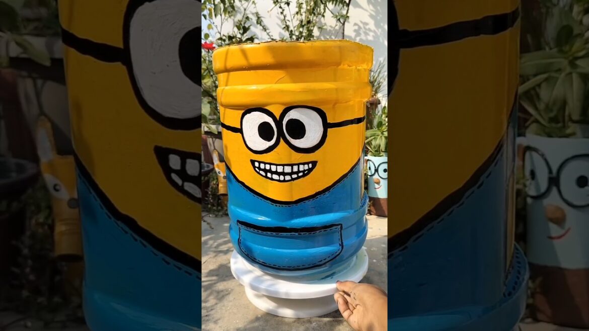 DIY Cute Minion Planter #diy #uniqueplanter #minions #pot