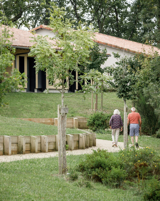 Courtyards, Gardens, and Terraces for Seniors: Residences that Integrate Community Life into the Natural Environment - Image 2 of 26