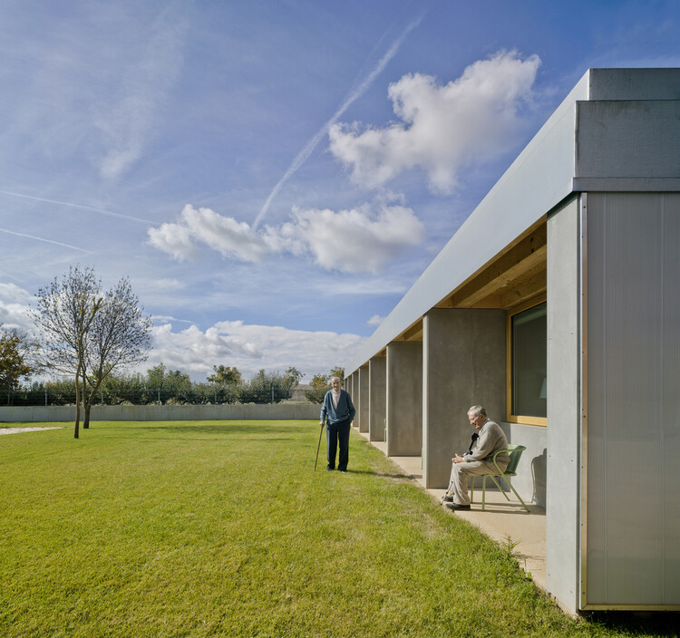 Courtyards, Gardens, and Terraces for Seniors: Residences that Integrate Community Life into the Natural Environment - Image 4 of 26
