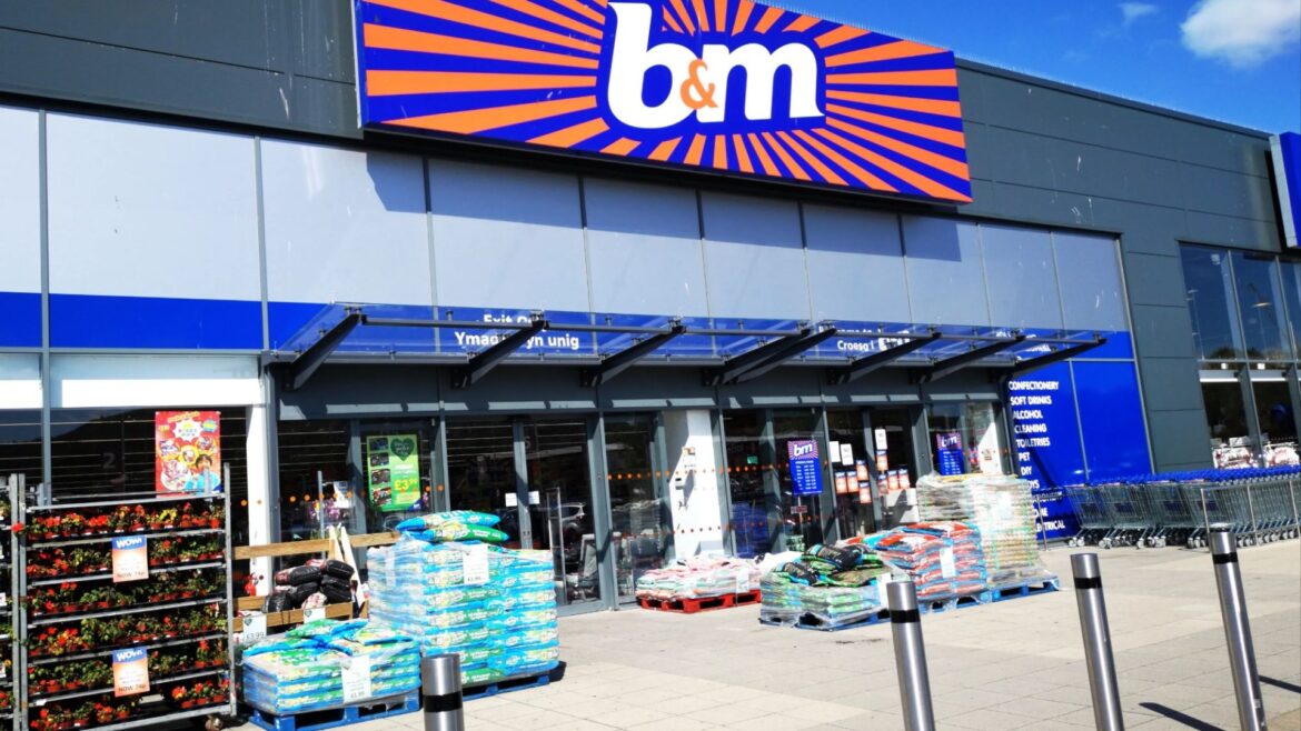 Add a burst of colour to your garden with a £4 B&M buy - and it comes in 4 different patterns