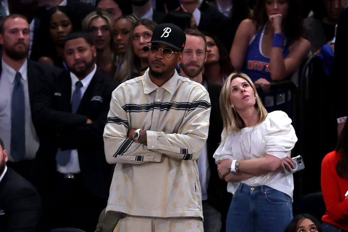 Knicks fans inside, outside Madison Square Garden stunned by Game 1 collapse Knicks fans inside, outside Madison Square Garden stunned by Game 1 collapse