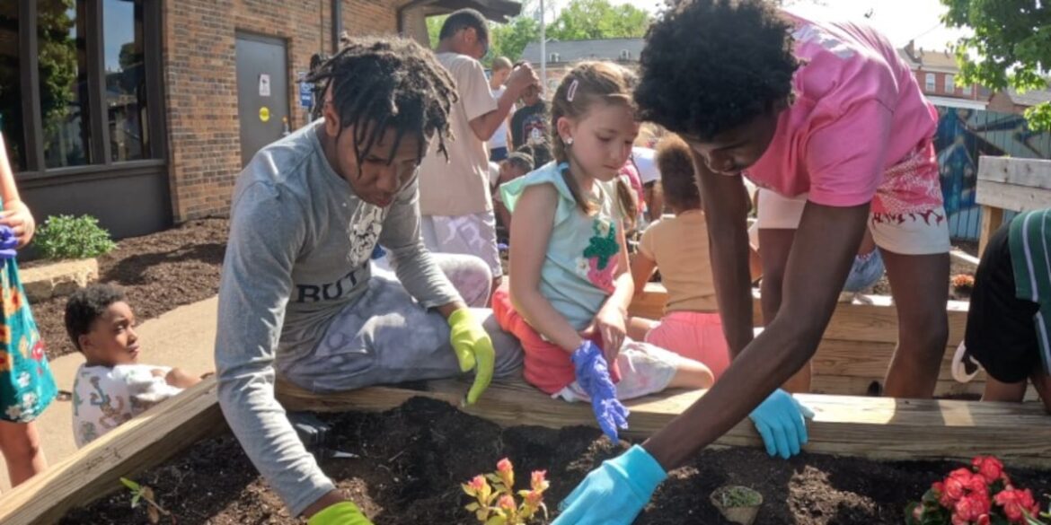 Students plant sustainable garden to feed generations, grow hands-on learning opportunities Students plant sustainable garden to feed generations, grow hands-on learning opportunities