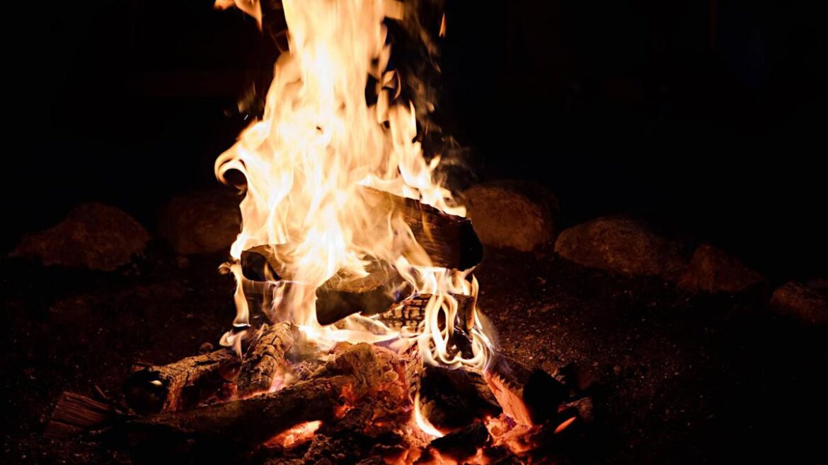 Council considers ban on garden bonfires Council considers ban on garden bonfires