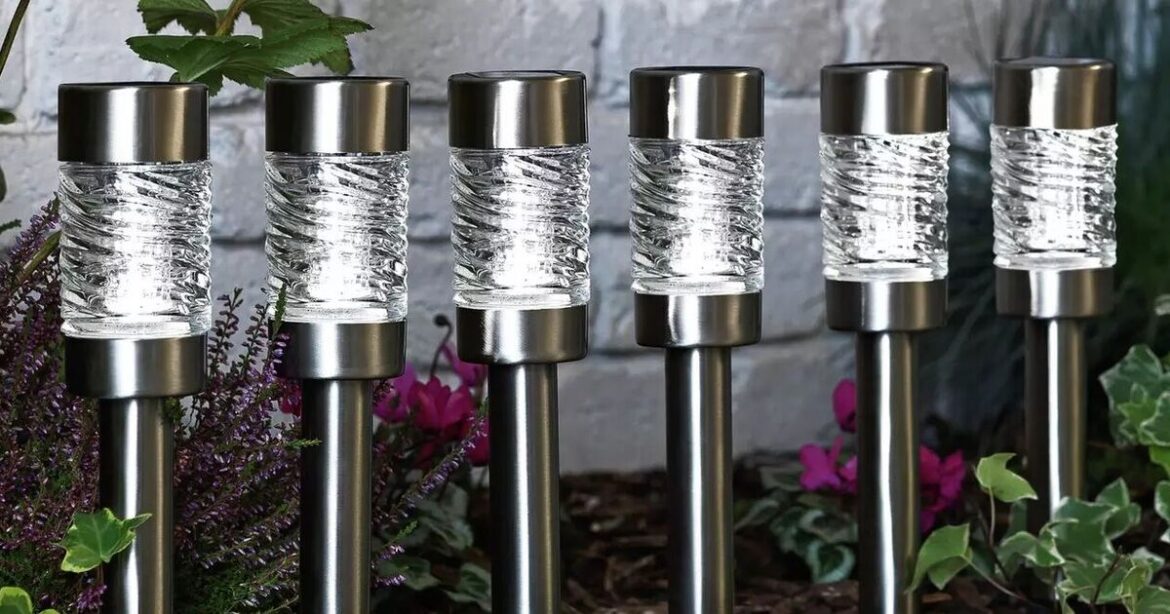 Solar powered garden lights 'look great' and 'light up the garden'