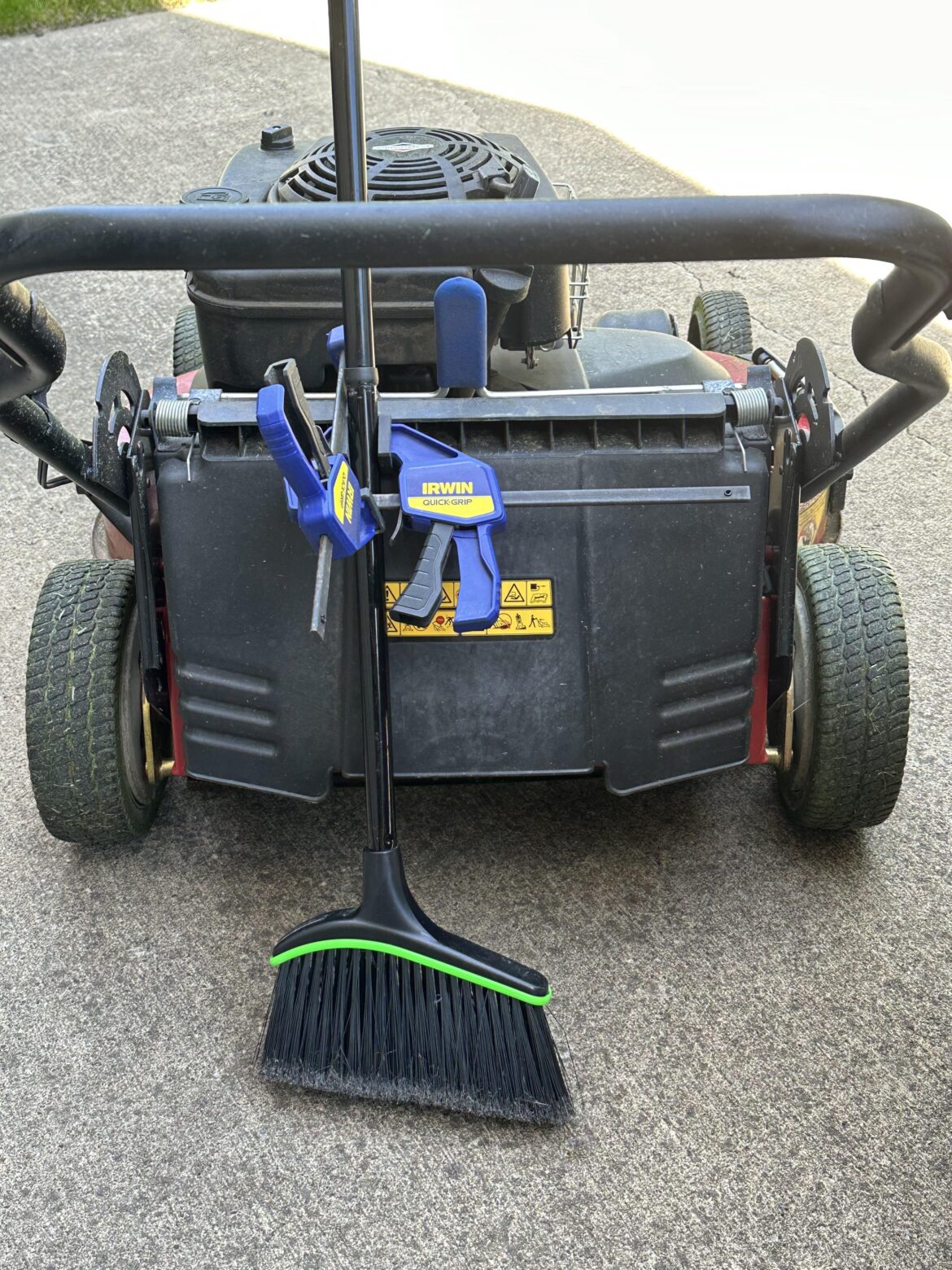 Cool grass - 6b - Yard looks like ass. What da hell fellas.