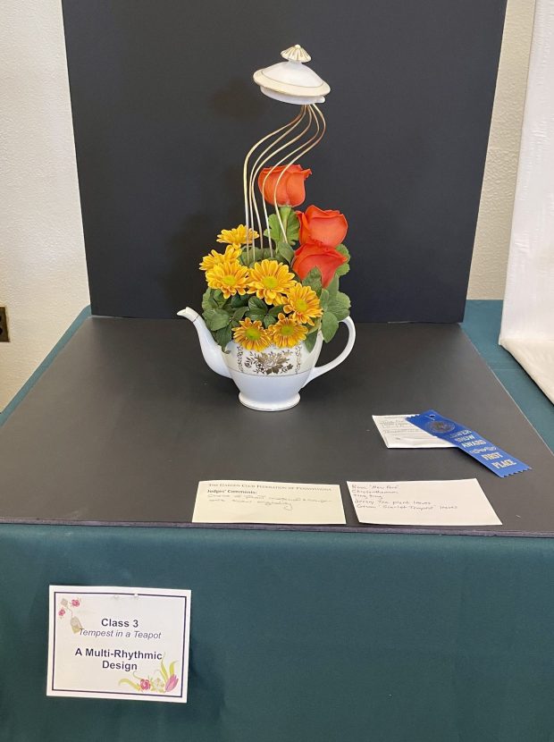 This first-place entry last year featured a teapot as a vase. (Photo courtesy of NGC)