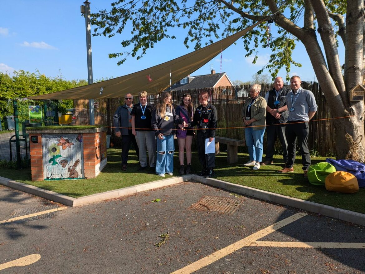 Youth charity gets new sensory garden – thanks to donation South Staffordshire & District Beekeepers Association look after honeybee colonies at their Shugburough Hall teaching apiary