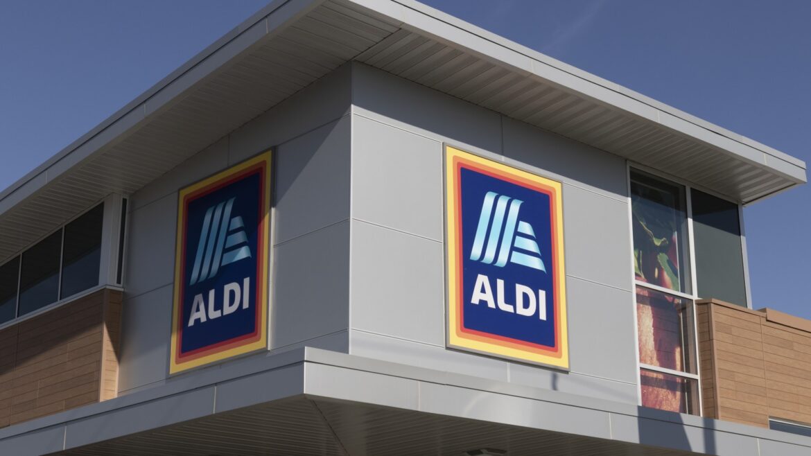 Aldi Ireland fans rushing to buy game-changing garden tool with multiple uses in middle aisle and it costs just €24.99 Aldi Ireland fans rushing to buy game-changing garden tool with multiple uses in middle aisle and it costs just €24.99