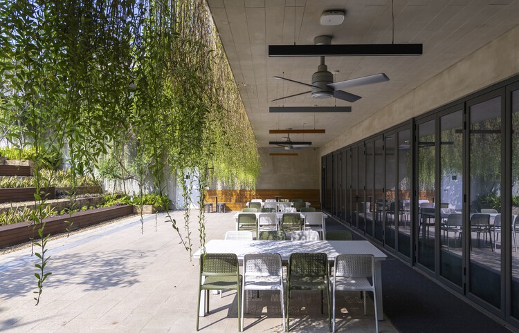 CP Headquarters / LJ-Group Landscape Architecture - Interior Photography, Table, Chair, Windows