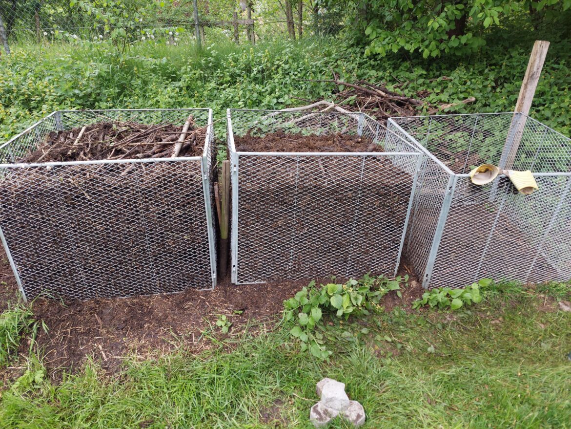 Finished turning these 2 piles. Gym? No, composting. Finished turning these 2 piles. Gym? No, composting.