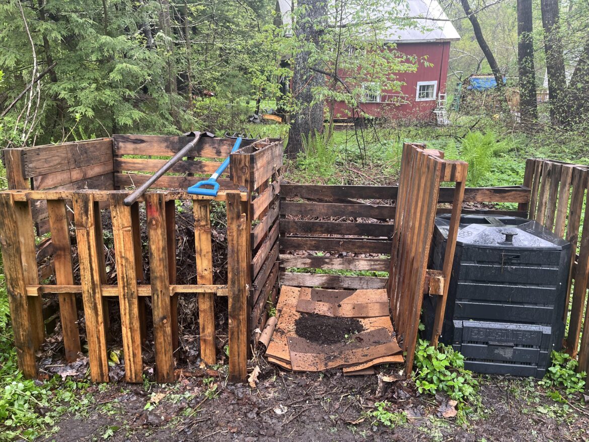 Long time lurker. Sharing new season of compost and worm bin