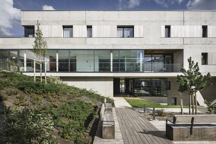 Courtyards, Gardens, and Terraces for Seniors: Residences that Integrate Community Life into the Natural Environment - Image 11 of 26