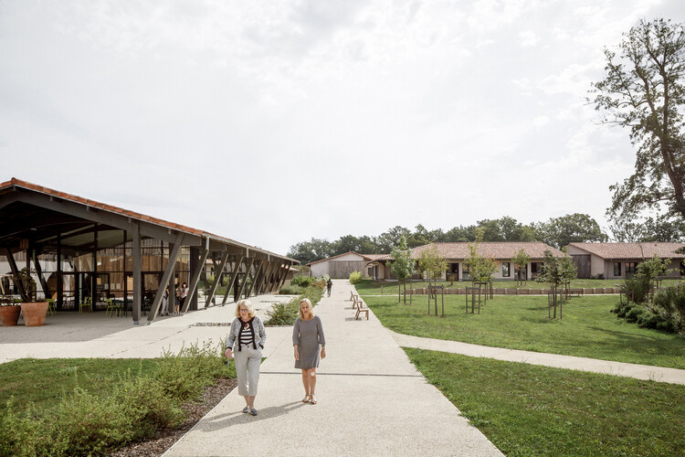 Courtyards, Gardens, and Terraces for Seniors: Residences that Integrate Community Life into the Natural Environment - Image 7 of 26