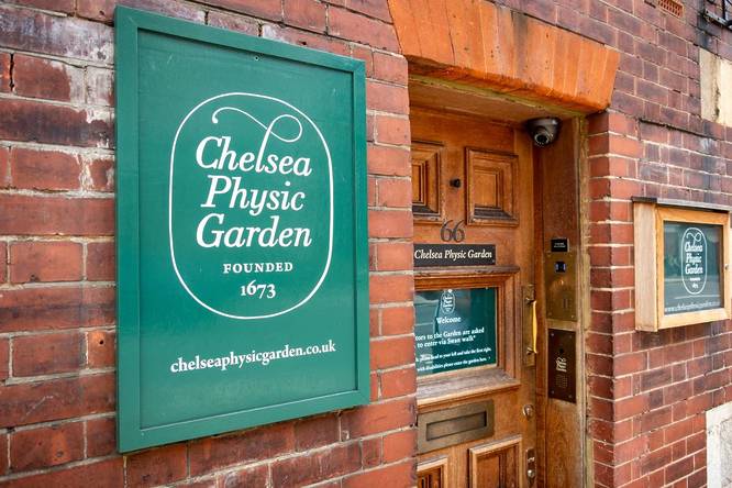 A sign at the entrance of Chelsea Physic Garden