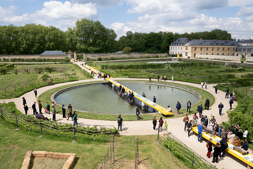 studio 5•5 stretches linear table through versailles' gardens as open dialogue on climate