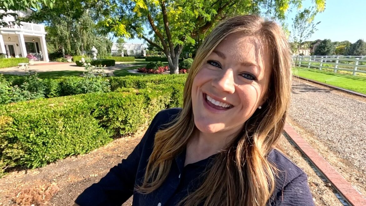 Removing a Big Boxwood Hedge,  Flower Bed Cleanout & New Furniture Cushions! 🌿😵🪑