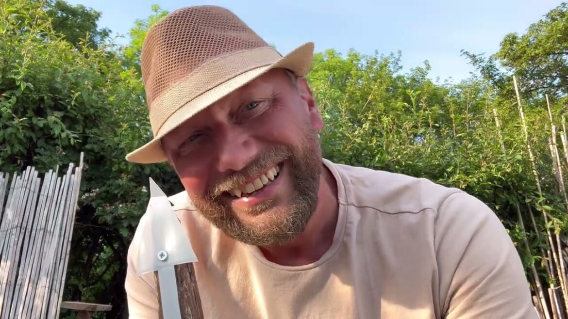 How to grow Tomatoes and Pumpkins | Allotment Gardening Tips Tricks and Creative Ideas How to grow Tomatoes and Pumpkins | Allotment Gardening Tips Tricks and Creative Ideas