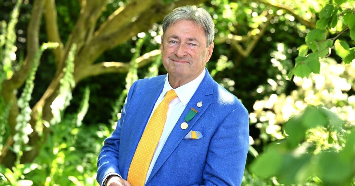 Alan Titchmarsh creates 'perfect' garden using only three plants