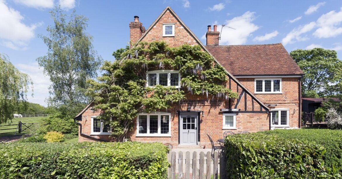 Gardeners could be hit with 'extortionate' costs if they leave 2 pretty plants to grow