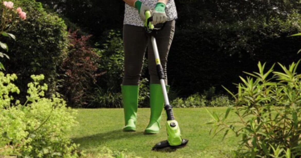 Gardeners praise 'easy to use' grass trimmer now £54