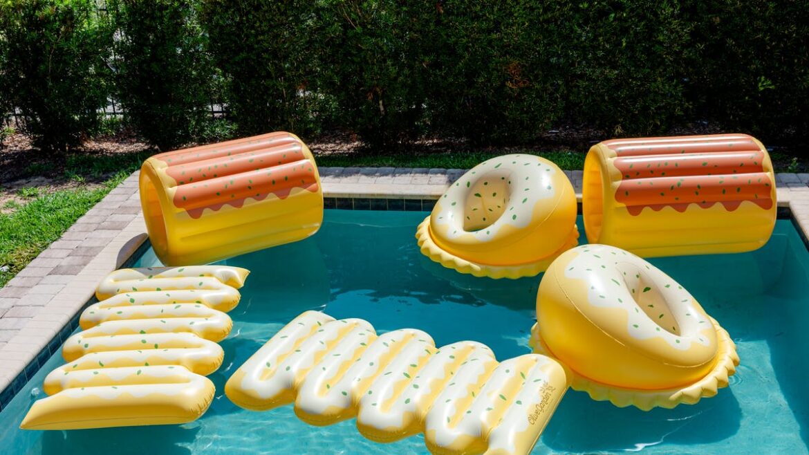 Olive Garden debuts pasta-themed pool noodles Olive Garden debuts pasta-themed pool noodles