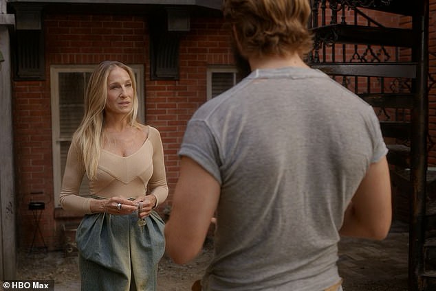 After Carrie's gardener Ernesto rips out her entire backyard to get rid of rats, she seeks the help of hunky gardener Adam to restore the space