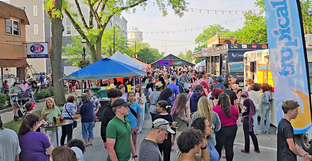 Crowds line up at food trucks along Martin Avenue during the Art & Garden Street Fair. (Eric Crump/H-F Chronicle)