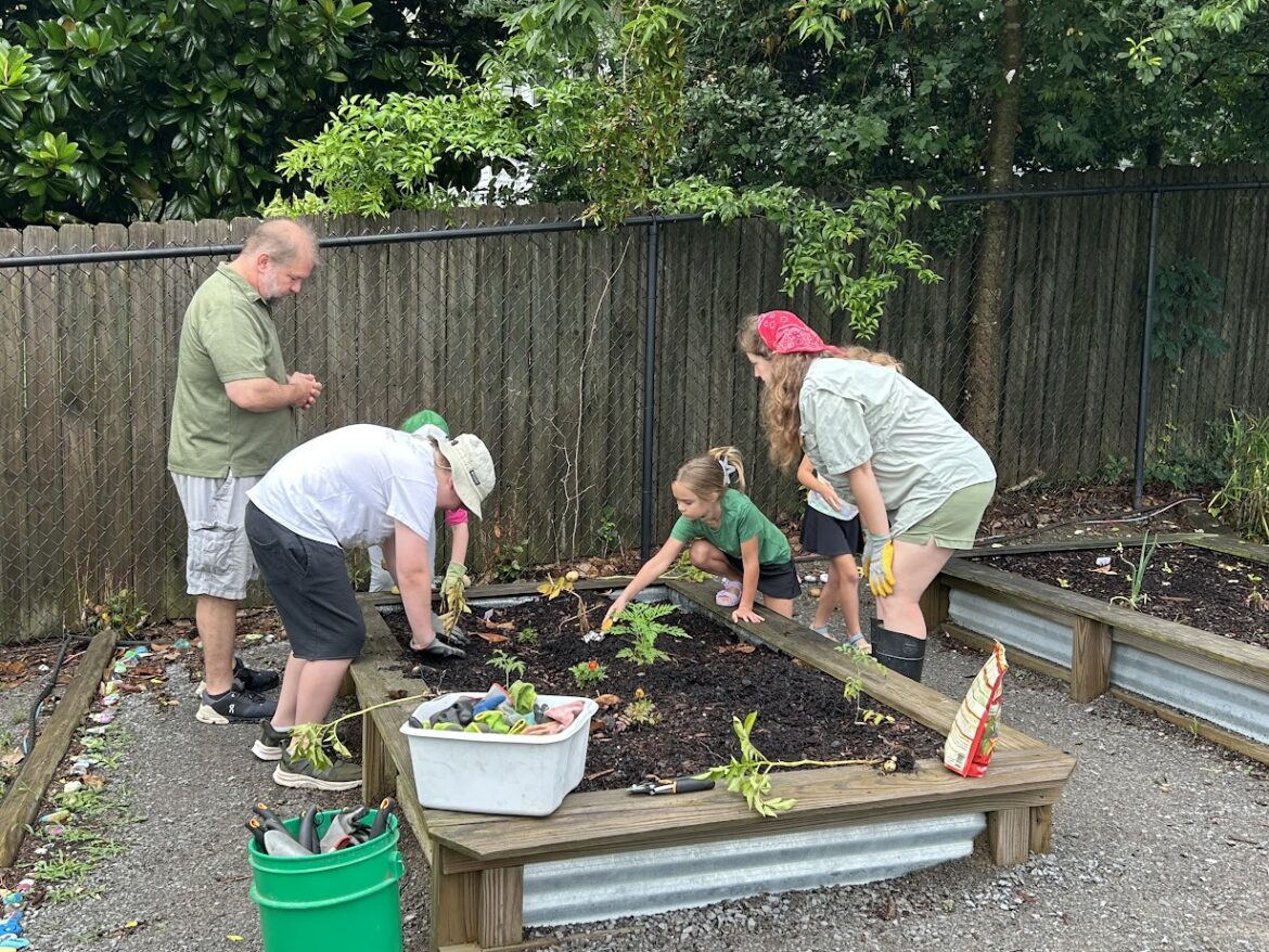 North Alabama Agriplex kicks off Summer Garden Club at East Elementary North Alabama Agriplex kicks off Summer Garden Club at East Elementary