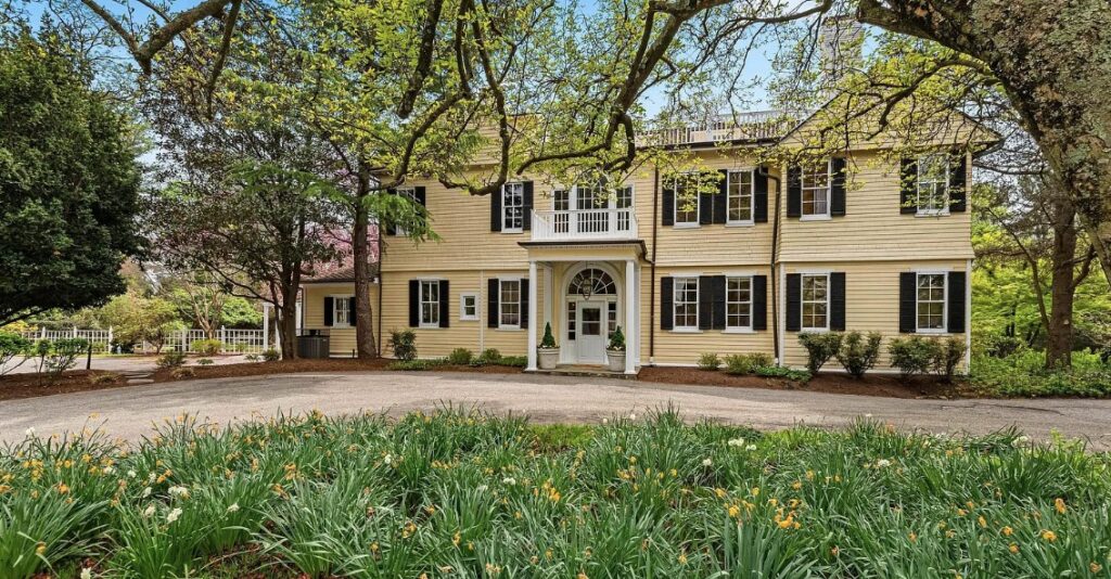 Conservatory, pool, and fireplaces at Zemlyn Porches Conservatory, pool, and fireplaces at Zemlyn Porches