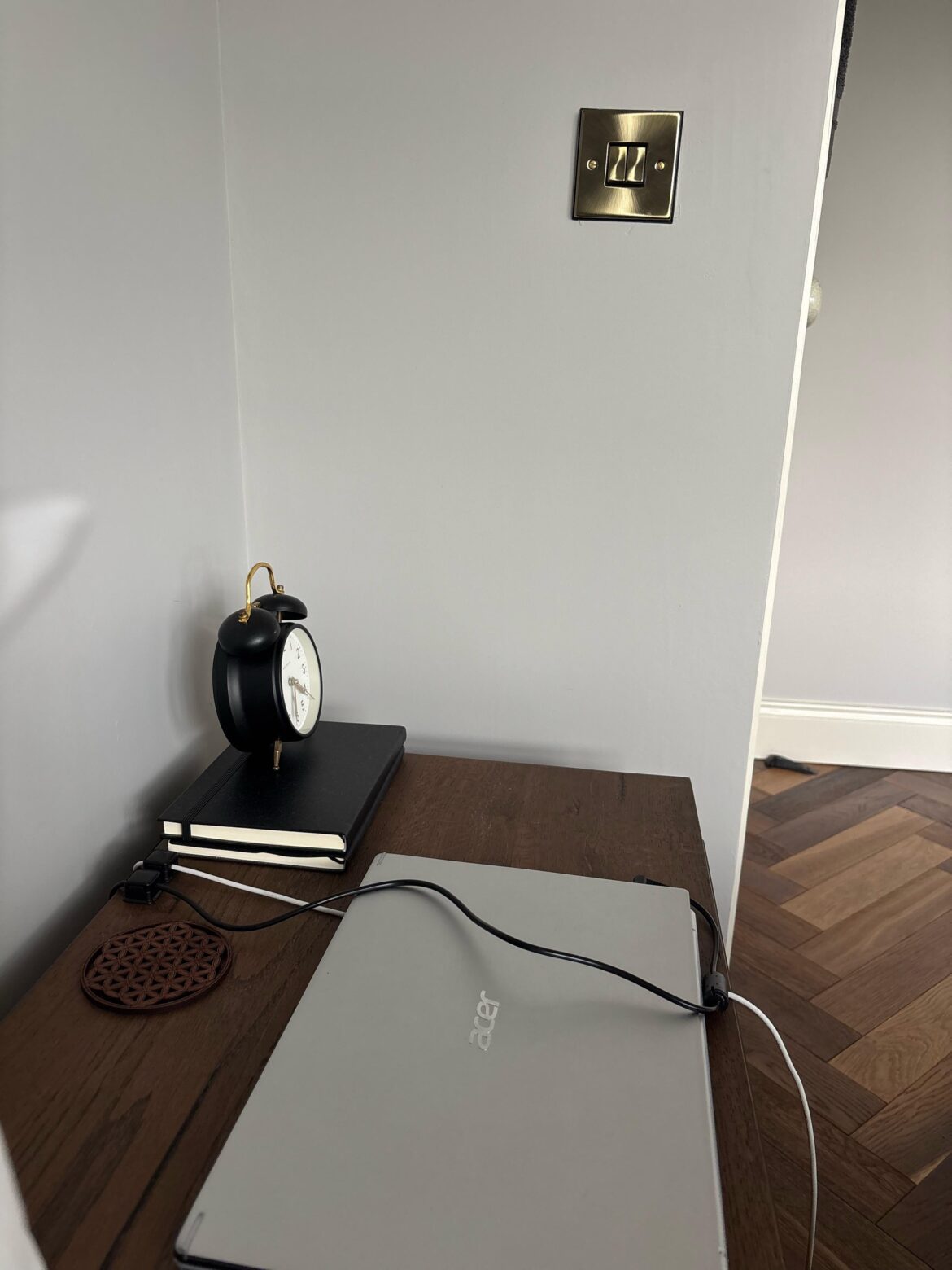 Is this enough light for a praying mantis vivarium?