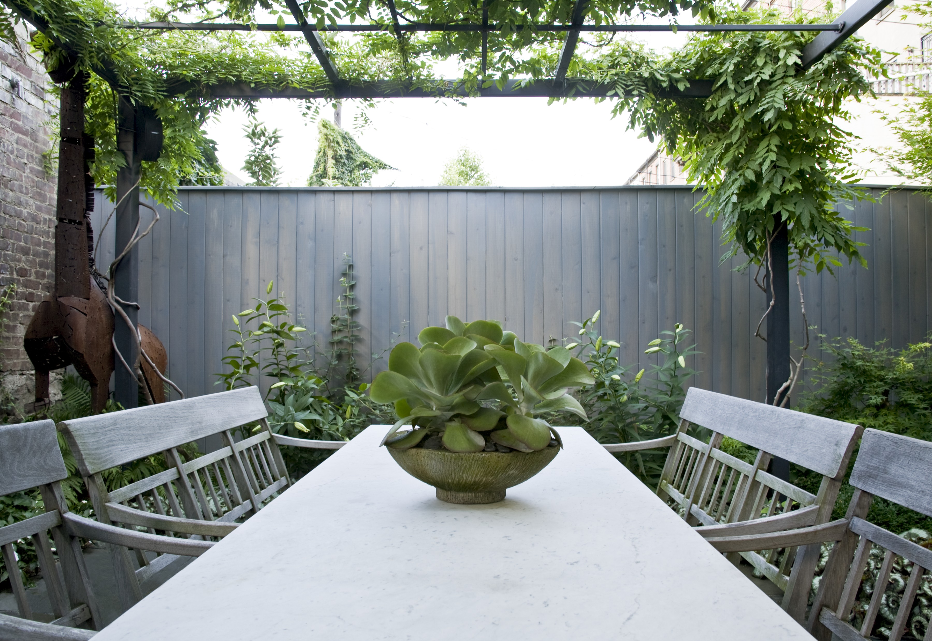 DINING PERGOLA WITH TABLE CENTERPIECE PLANT
