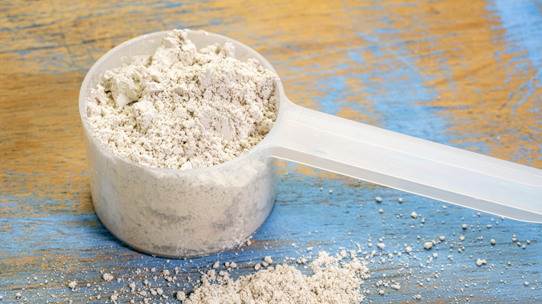 food-grade diatomaceous earth in scoop