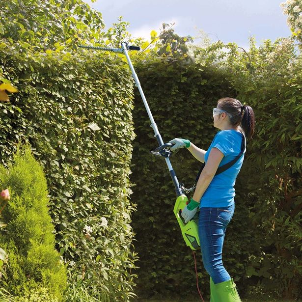 Garden Gear - 900W Extendable Hedge Trimmer