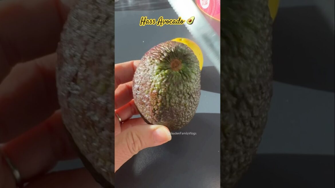 Perfect Cut Avocado 😱 #shorts #satisfying #fruit  #garden #enjoy