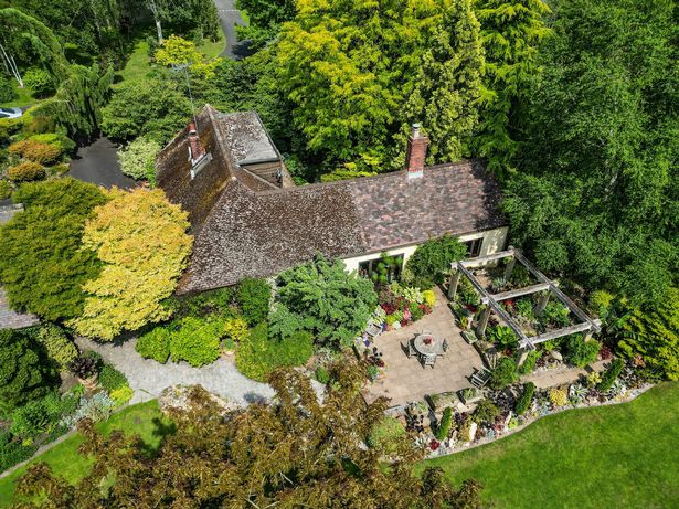Aerial view of the stunning garden