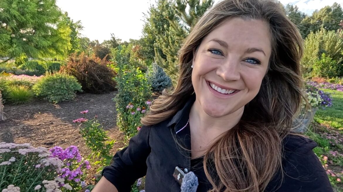 Garden Answer: Planting & Cutting Back Perennials + Dirtlands Crop Update! 🌿🌻🌽 // Garden Answer Planting & Cutting Back Perennials + Dirtlands Crop Update! 🌿🌻🌽 // Garden Answer