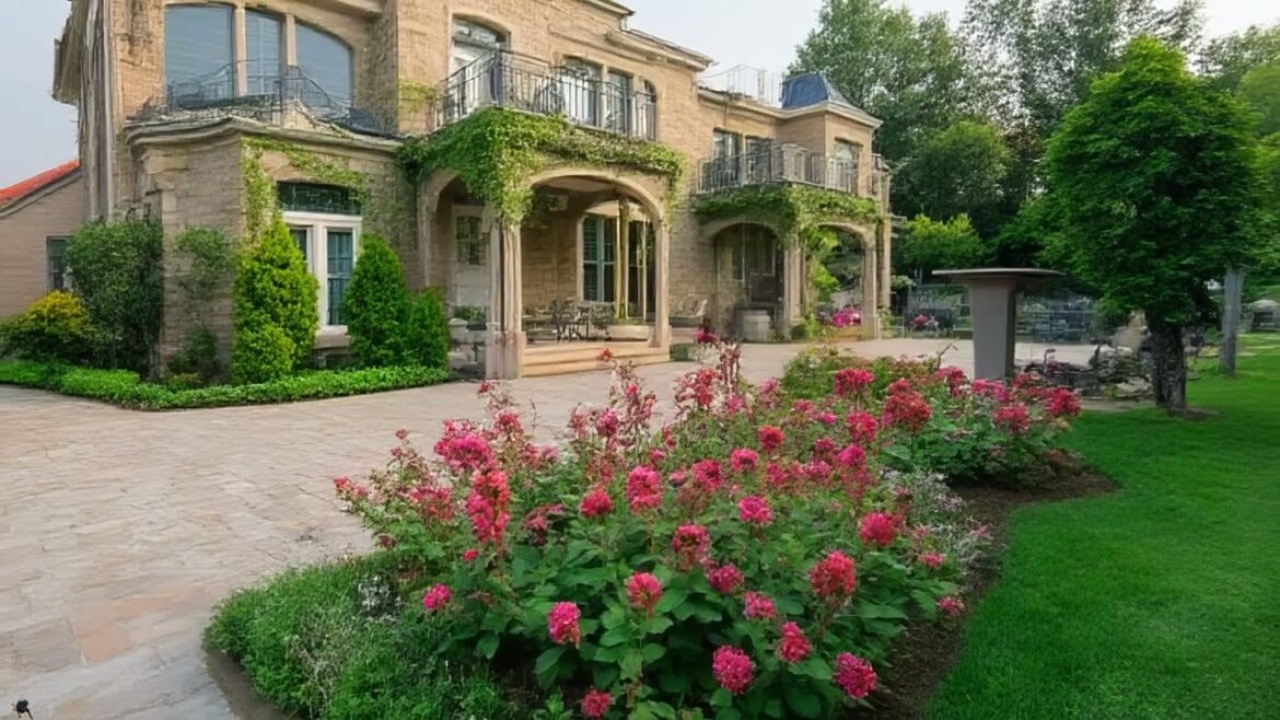 This space looks extremely lush and beautiful. Ідеї ландшафтного дизайну This space looks extremely lush and beautiful. Ідеї ландшафтного дизайну