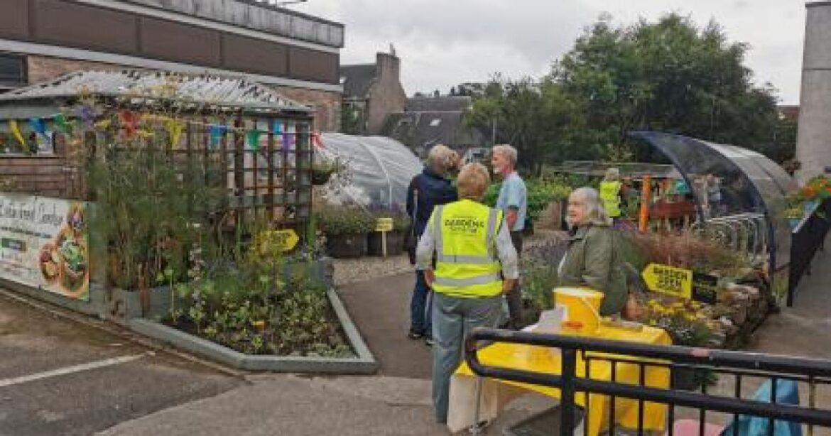Crowds enjoyed the first open garden show in Beith Crowds enjoyed the first open garden show in Beith