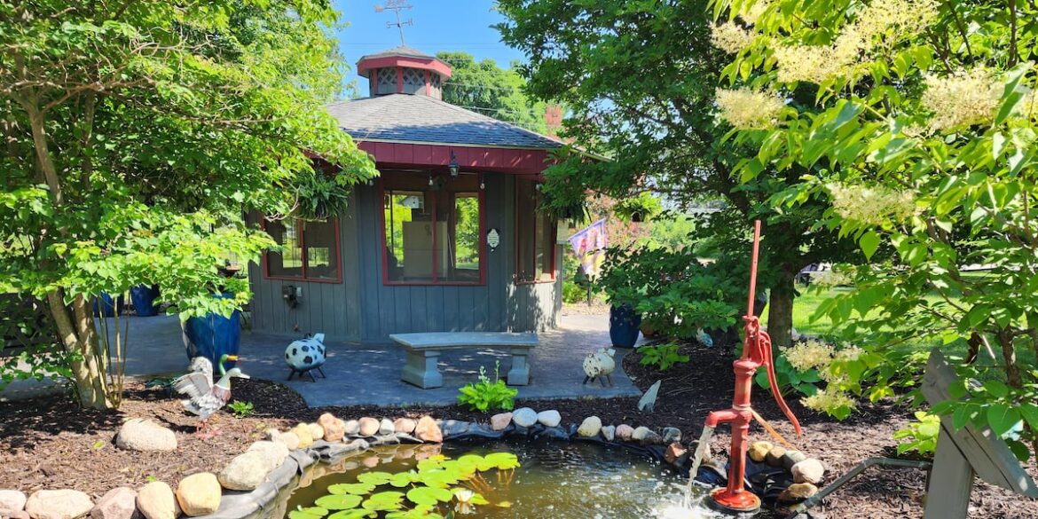 Tour puts area gardens in spotlight